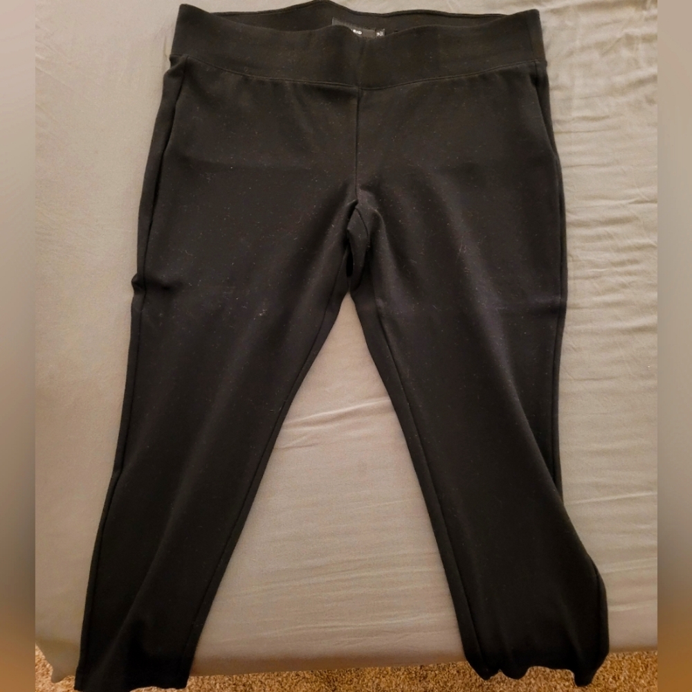 TORRID Size 3 Black Pixie Ponte Pants